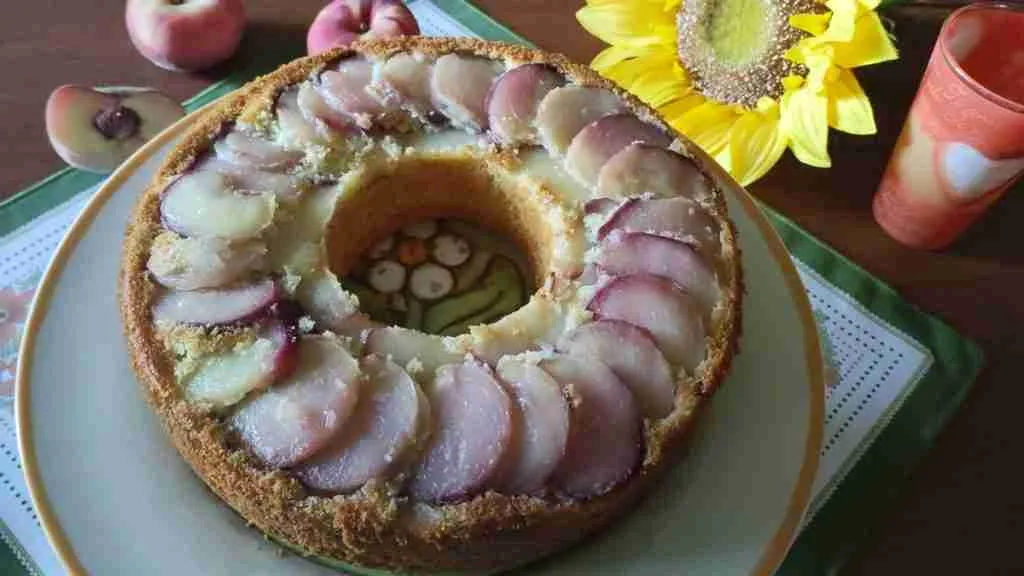 Ciambella alle pesche