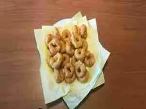 Cutumè versione ciambelline di ricotta fritte al miele 5 Cutume frittelle