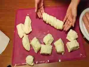 I Rollò con i Würstel: un 'icona della rosticceria siciliana 3 I Rollò con i Würstel